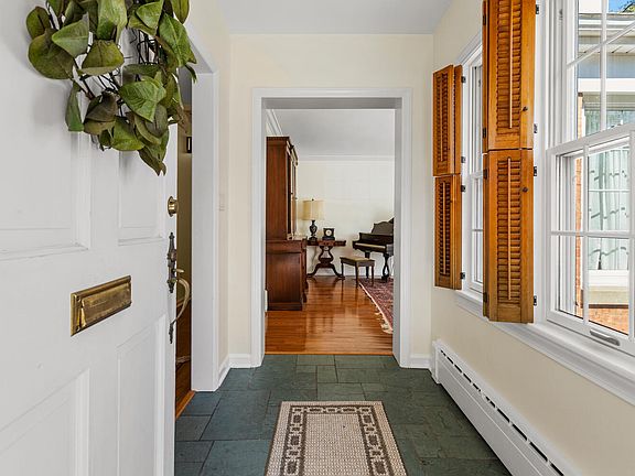 5th image of 1120 W Charles St