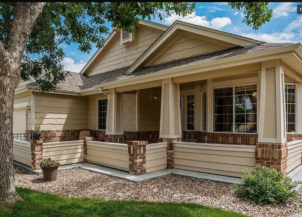 Front view of property