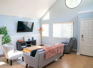 383 N Melrose Dr N, Vista, CA 92083