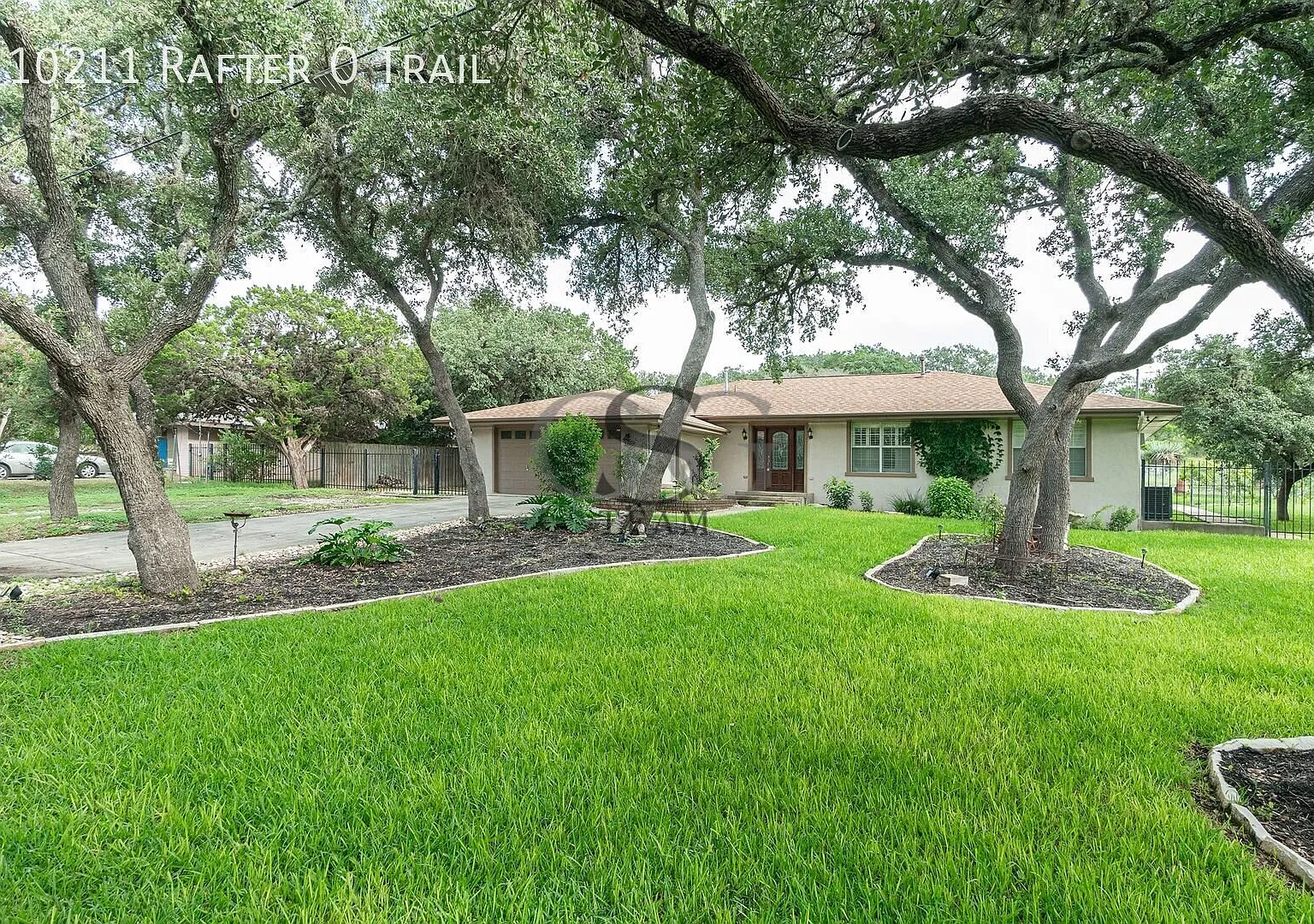 Wonderful Home with Swimming Pool! — Photo 2