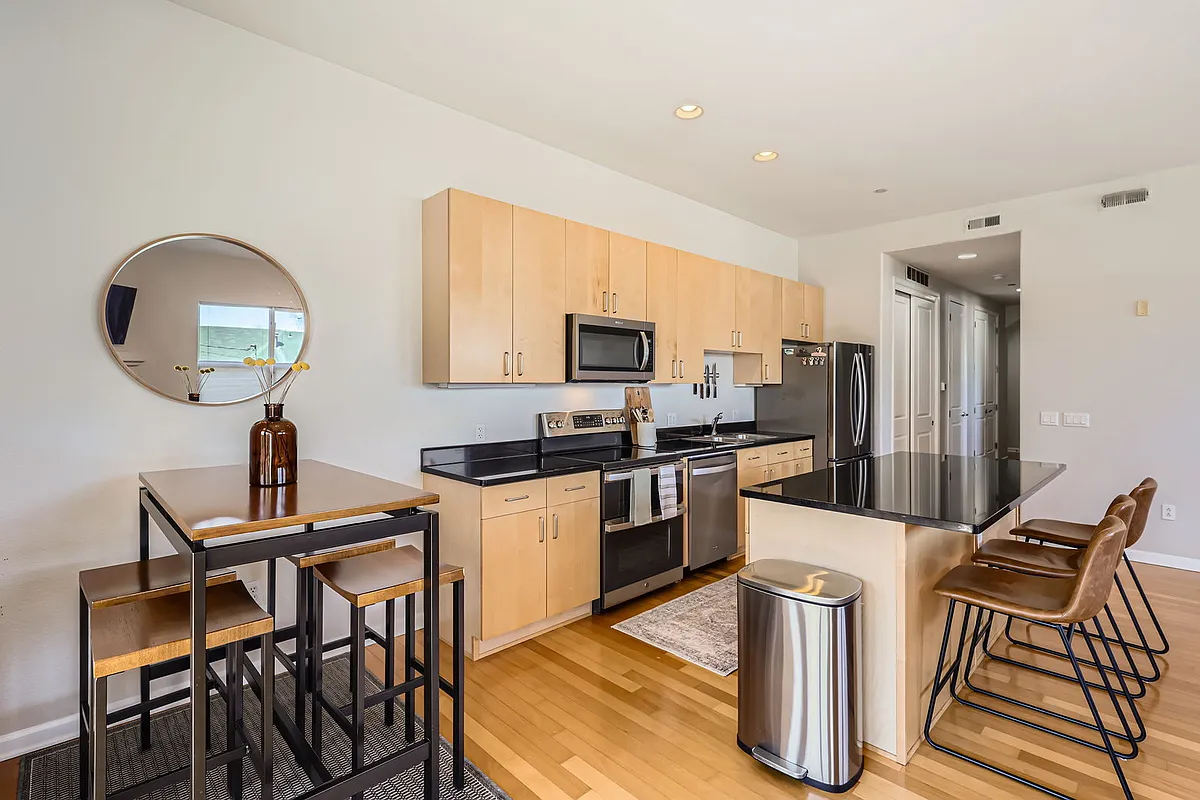 Building Photo - 2100 N Humboldt St #105