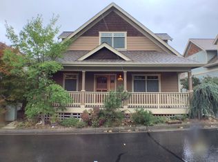 846 Blackberry Ln, Ashland, OR 97520