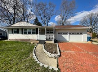 898 Waugh Dr, Hubbard, OH