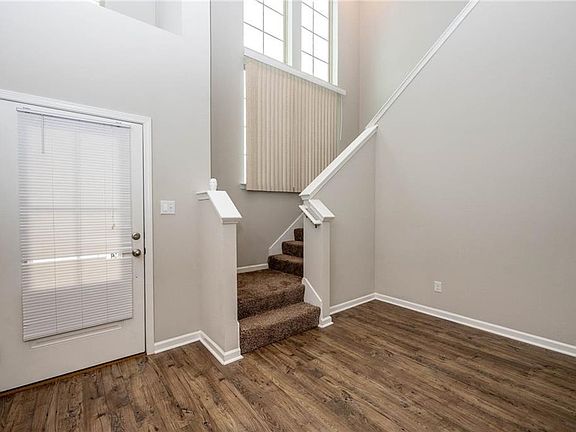 3rd image of 785 Lakeshore Village Dr