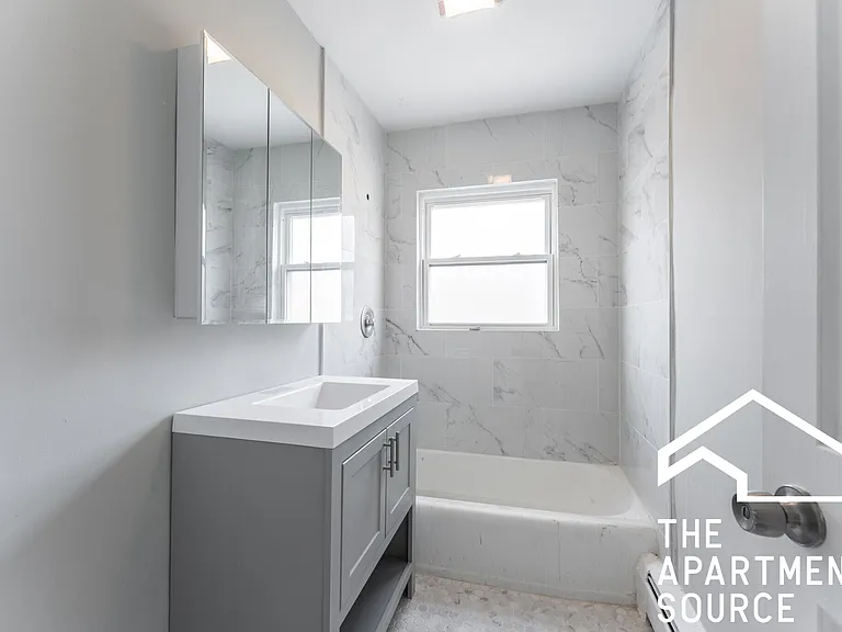 1321 W Sherwin Ave #GB — Photo 6