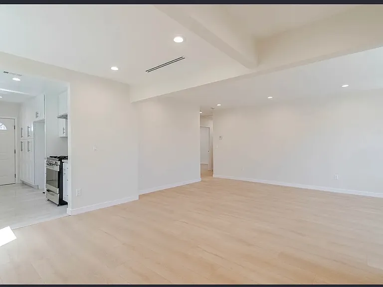 11911 Stagg St — Photo 24