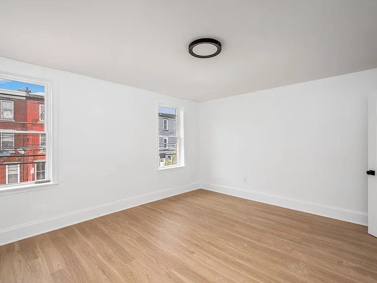 2042 E Somerset St — Photo 11