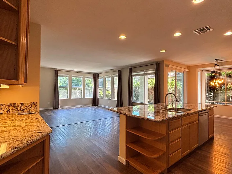 520 Arlington Dr — Photo 8
