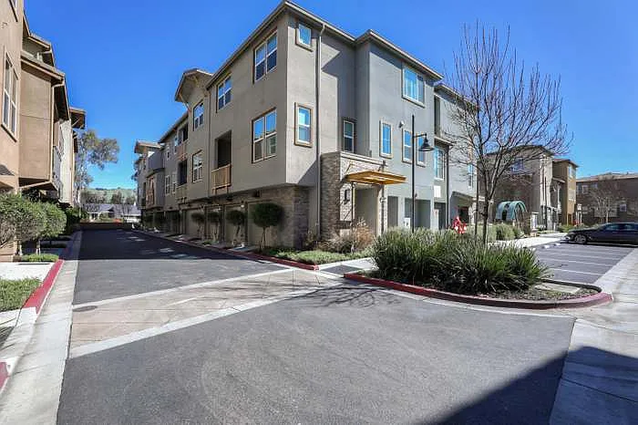 2418 Stearman Ln #4 — Photo 1