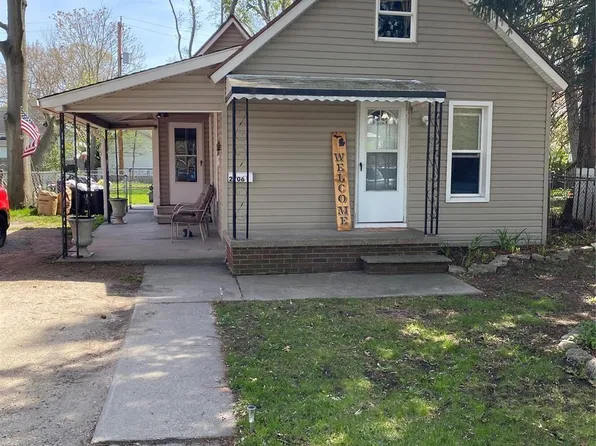 2706 Peavey St, Port Huron, MI 48060