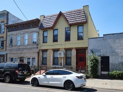 586 Onderdonk Avenue, Flushing, NY, 11385