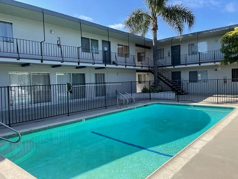 777 S F St — Photo 1