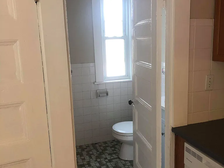 253 Whitwell St #2L — Photo 5