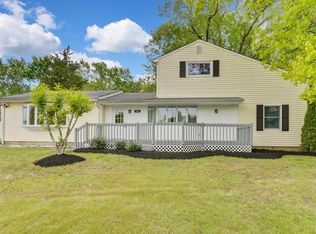 40 Oak Ter, Howell, NJ 07731