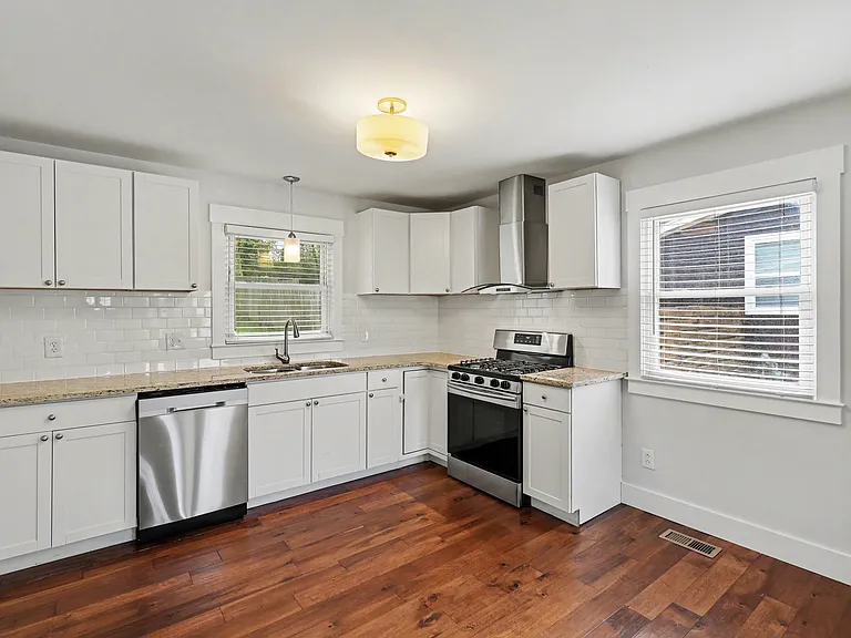 727 S State St — Photo 10