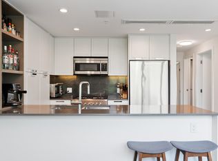 1401 Hunter St #807, North Vancouver, BC V7J0E2