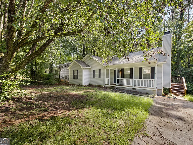 536 Loblolly Ln — Photo 2