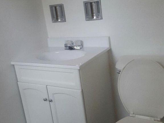 1/2 Bath off Master Bedroom