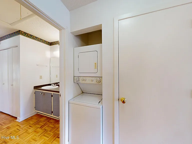222 Foxkroft Dr — Photo 9