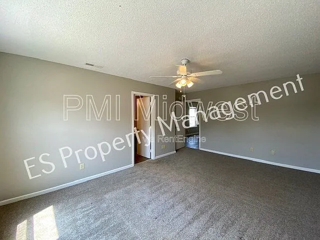10902 Glenayr Dr — Photo 16