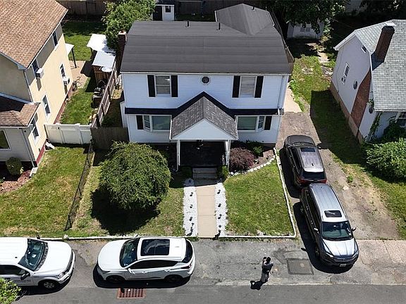 2nd image of 13.5 1st St