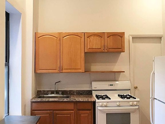 5th image of 236 E 9th St #5F