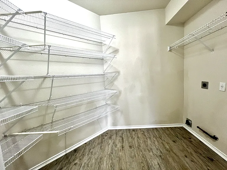 1505 Merrell Cv — Photo 11