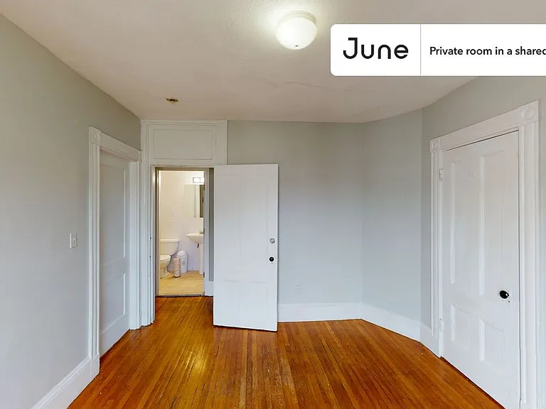 76 Easton St #D — Photo 4