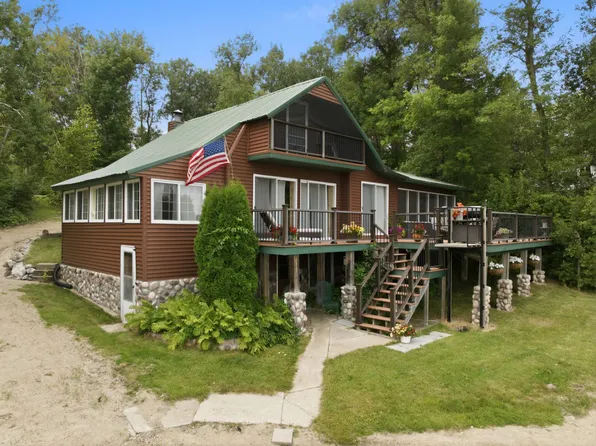2028 Eagles Nest St, Saint John, ND 58369