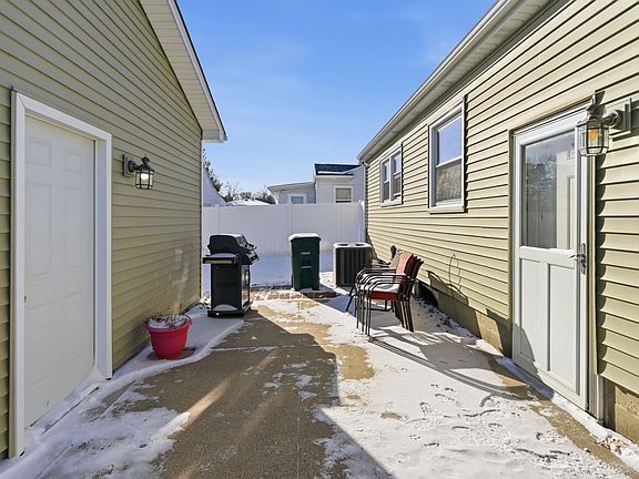 5th image of 803 Wisconsin St