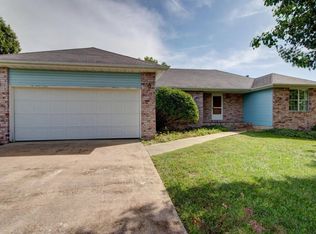 1836 Four Winds Dr, Nixa, MO 65714