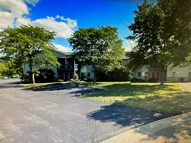 2 bed, 1.5 bath, 1050 sqft — Photo 1
