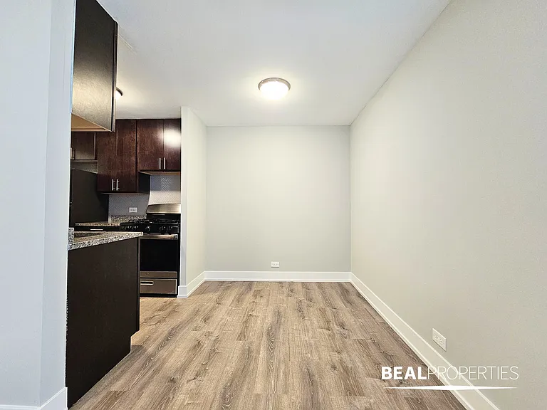 530 W Surf — Photo 114