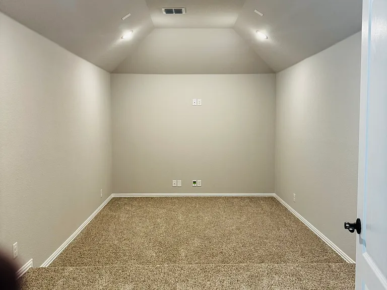 2909 Parkwood Cir — Photo 9