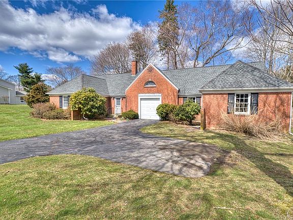 2nd image of 1A Hanley Farm Rd