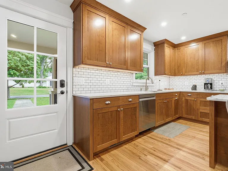 1227 Clagett Dr — Photo 8