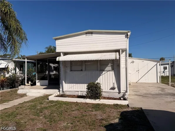 121 Coachlight Ln, North Fort Myers, FL 33917