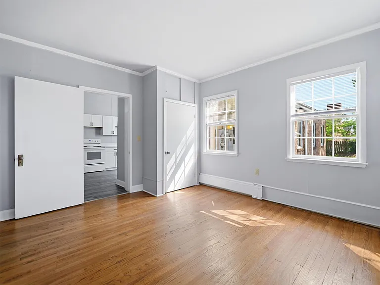 323 N Potomac St — Photo 11