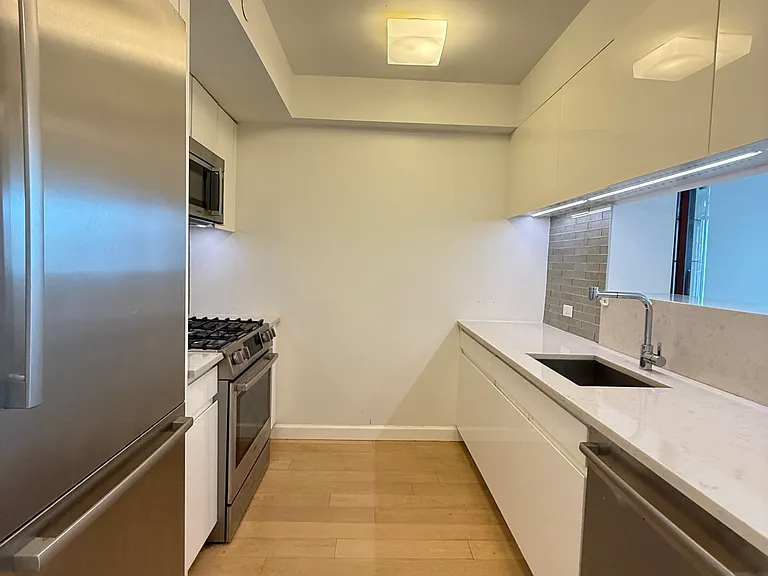 13835 39th Ave #4B — Photo 3