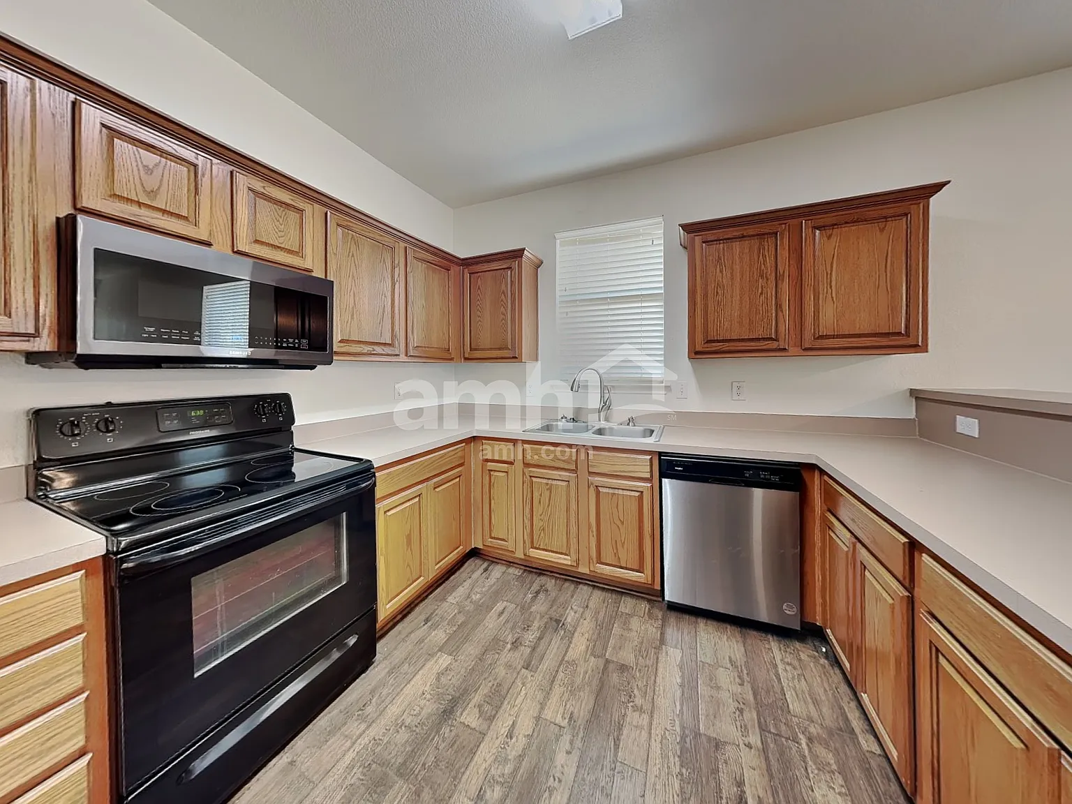 4 bed, 2.0 bath, 2005 sqft, $2,215 — Photo 3