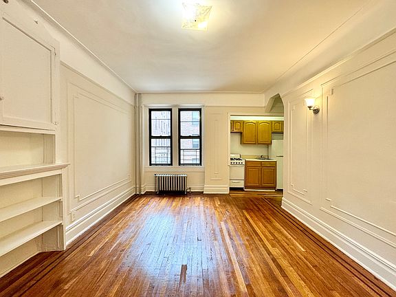 2nd image of 3056 30th St APT 2J