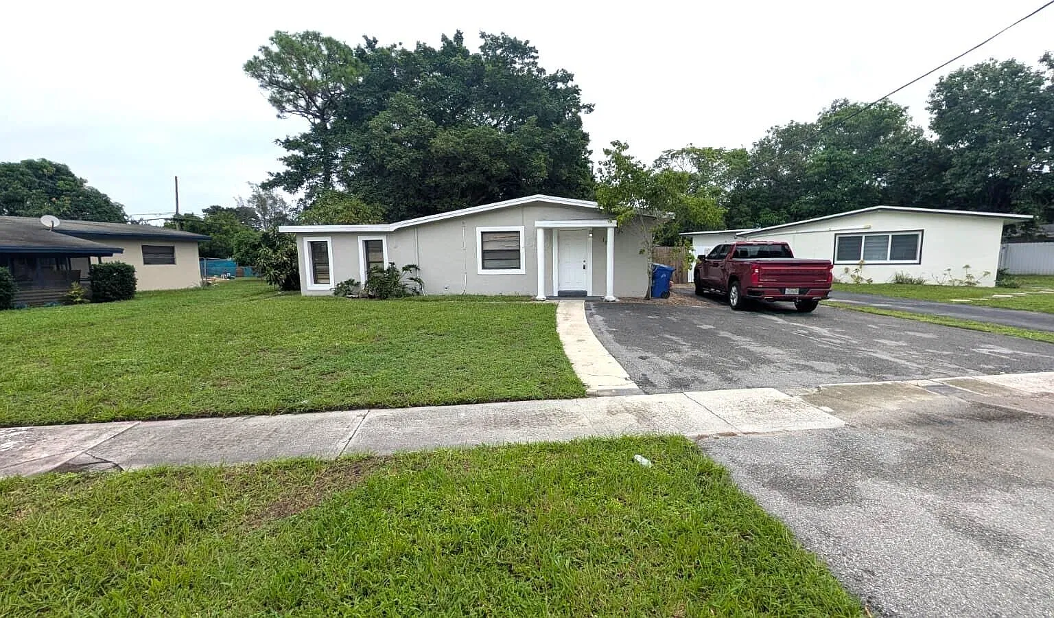 3 bed, 1.0 bath, 1208 sqft, $2,600 — Photo 2