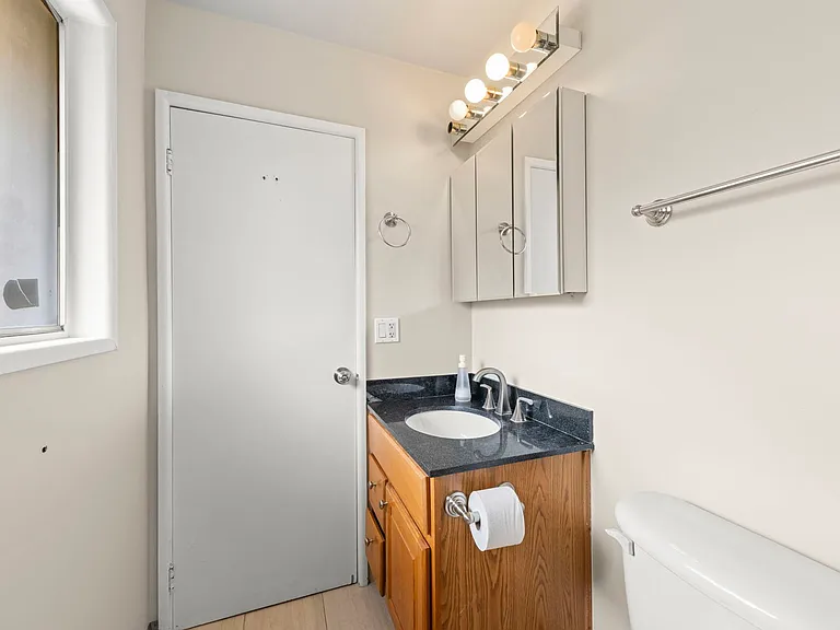 221 S Linden Ave — Photo 7