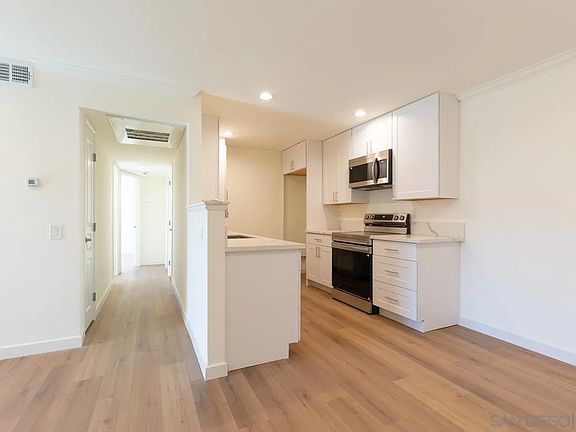 4th image of 174 Chambers St Unit 1