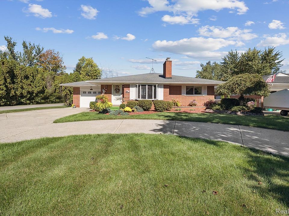 1st image of 49816 W Huron River Dr