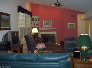 845 Cranberry Ln, Akron, OH
