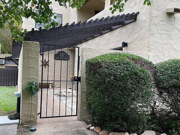 2nd image of 537 Sand Bend Dr APT D
