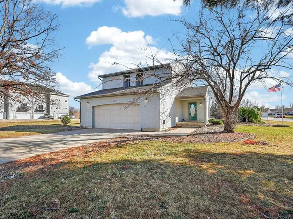 1319 Leitha Ter, Waverly, IA 50677