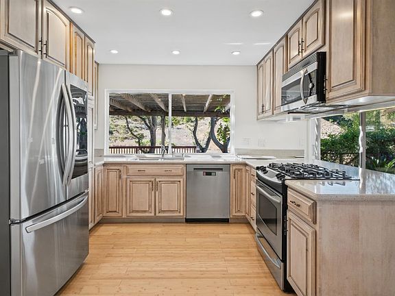5th image of 48 Canyon Oak Drive