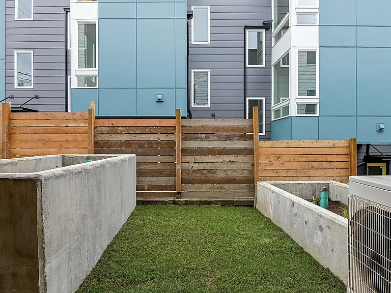 14023 Greenwood Ave N — Photo 3